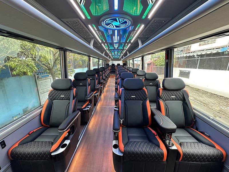Nội thất xe limousine Cát Bà Express Nội thất xe limousine Cát Bà Express