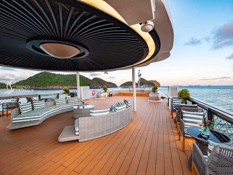 Sundeck Du thuyền Serenity Grandeur Sundeck Du thuyền Serenity Grandeur