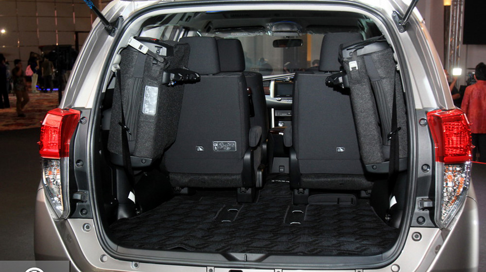7-seat Car Noi Bai Airport Pick-up or See-off