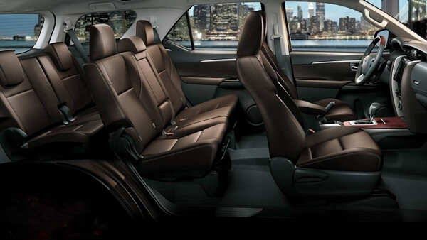 7-seat Car Noi Bai Airport Pick-up or See-off