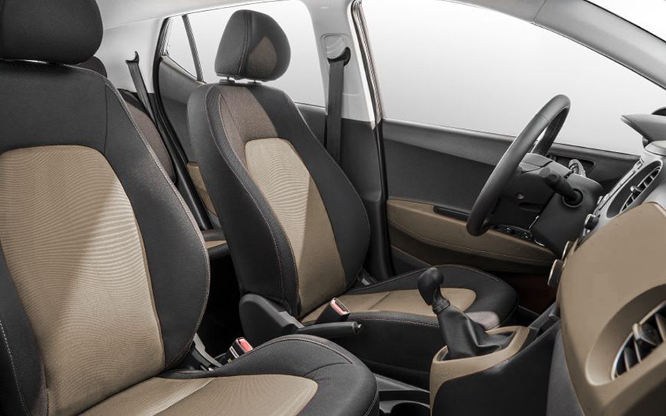 4-seat Car Noi Bai Airport Pick-up or See-off