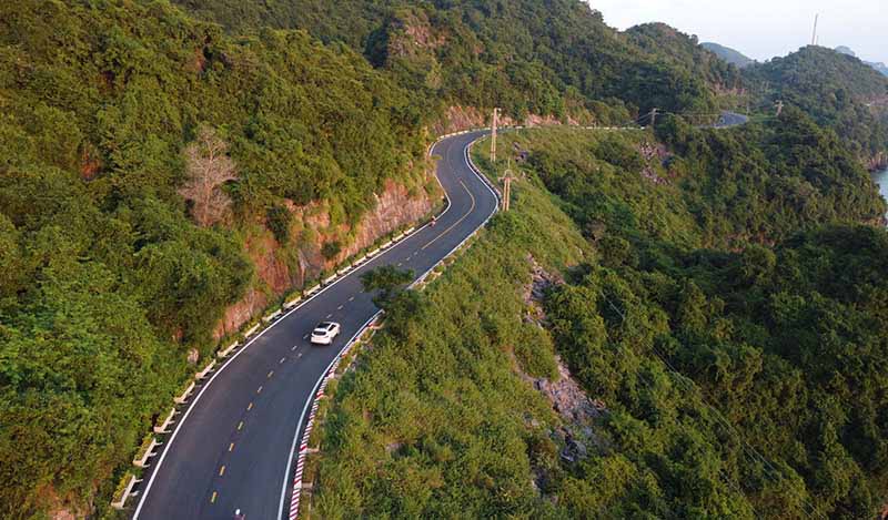 Đường ven biển Cát Bà Đường ven biển Cát Bà