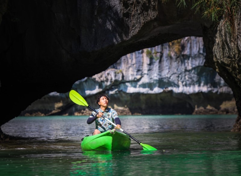 Chèo thuyền Kayak tại Hang Tai Kéo Chèo thuyền Kayak tại Hang Tai Kéo