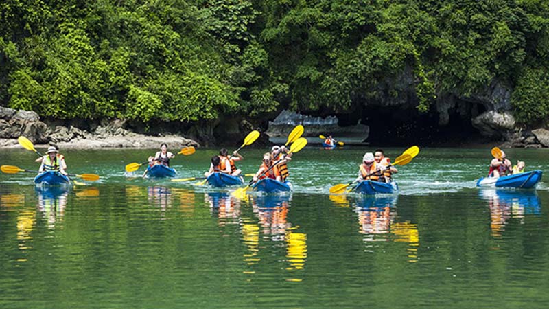 Chèo thuyền kayak Vịnh Lan Hạ
