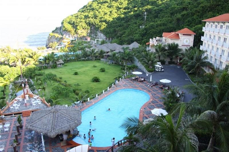 A pool seen from Cat Co 1