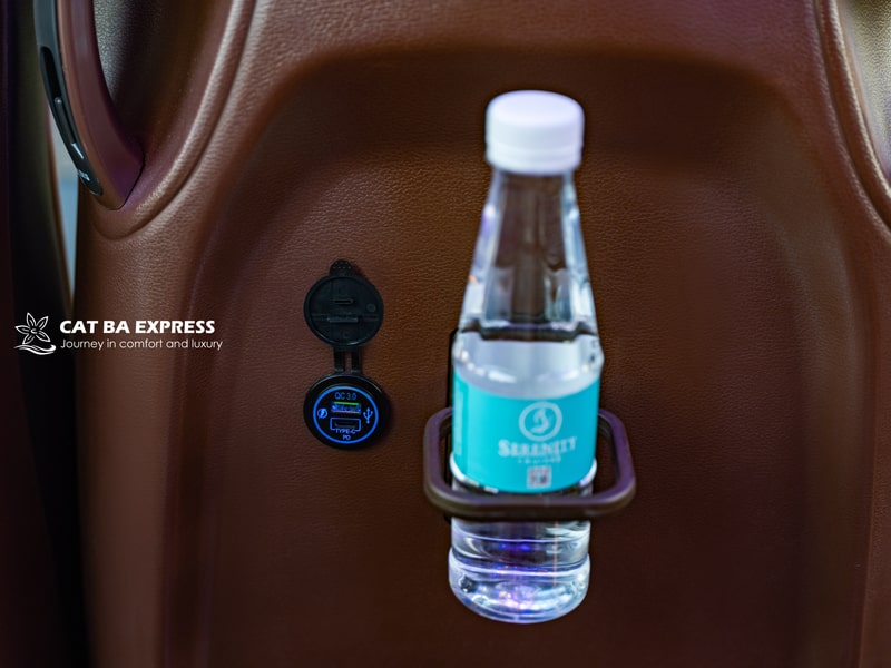 Nội thất xe từ Hà Nội đi Cát Bà