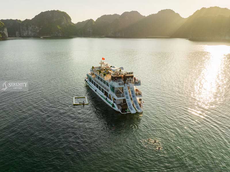 Du thuyền Serenity Explorer Du thuyền Serenity Explorer