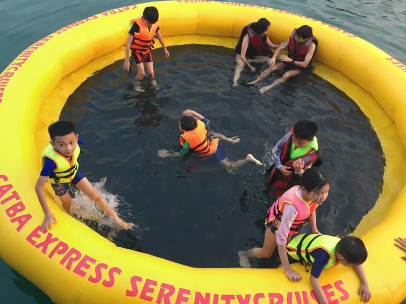 Trẻ em đi tour Vịnh Lan Hạ cùng Serenity Cruises Trẻ em đi tour Vịnh Lan Hạ cùng Serenity Cruises