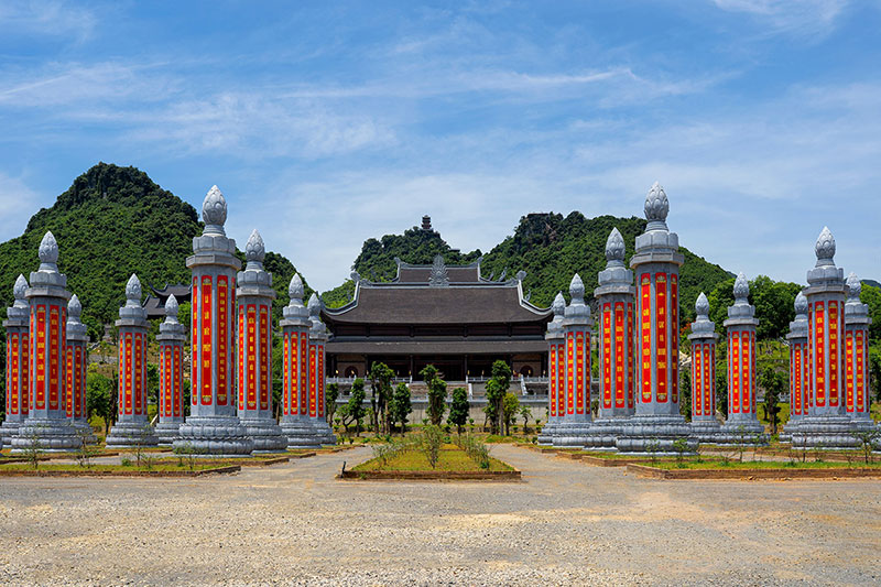 Tour du lịch Chùa Tam Chúc - Địa Tạng Phi Lai tự 1 ngày